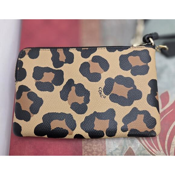 Coach Corner Zip Wristlet CBP22 Gold Black Leopard Print Pebble Leather - Picture 2 of 8